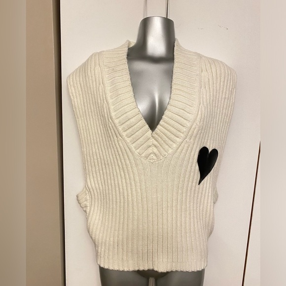 Kimhēkim woman’s White V-Neck Vest wool kimhekim - Picture 2 of 6